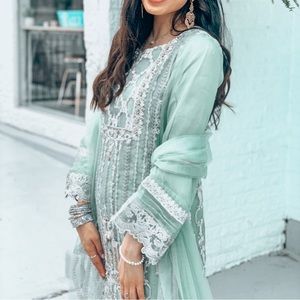 Pakistani desi Indian outfit